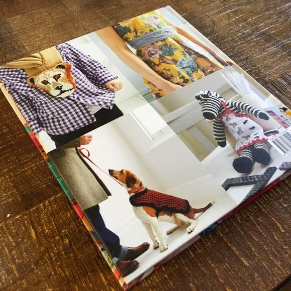 Knits to Give 30 Knitted a gifts Made with Love Pattern Book Shawl Mitten Throw - Picture 2 of 8